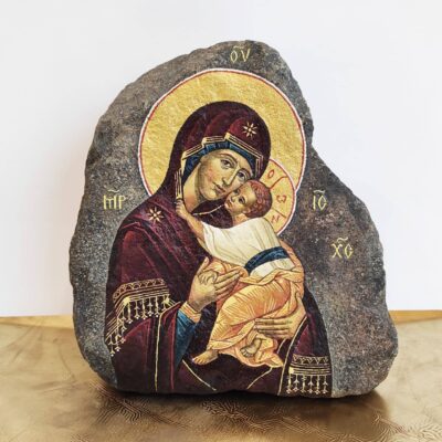 Богородица с младенеца - каменна икона